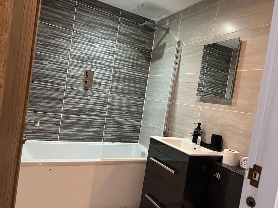 Mathew Street 1 Bed Sleeps 6 *